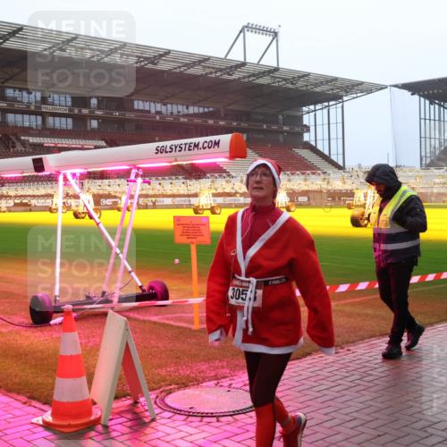 07.12.2025 - St. Pauli X-Mass-Run No. 15 Luisa Fischer http://msf.ph/oto/9384938 07.12.2025 10:16:28 Ziel 305, 21, 394, 1328, 2545, 2546, 2641, 2645, 2652, 2658, 2659, 2743, 2745, 4455 meine-sportfotos.de