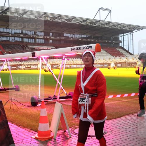 07.12.2025 - St. Pauli X-Mass-Run No. 15 Luisa Fischer http://msf.ph/oto/9384939 07.12.2025 10:16:29 Ziel 305, 21, 394, 1328, 2545, 2546, 2641, 2645, 2652, 2658, 2659, 2743, 2745, 4455 meine-sportfotos.de