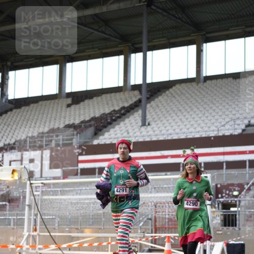07.12.2025 - St. Pauli X-Mass-Run No. 15 Patografie http://msf.ph/oto/9384947 07.12.2025 10:28:47 Ziel 1095, 1308, 1330, 1566, 2046, 2051, 2397, 3669, 4265, 4291, 4414, 4446, 4449, 4450, 4543, 4544 meine-sportfotos.de