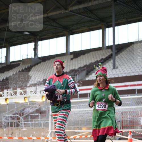 07.12.2025 - St. Pauli X-Mass-Run No. 15 Patografie http://msf.ph/oto/9384955 07.12.2025 10:28:48 Ziel 1095, 1308, 1330, 1566, 2046, 2051, 2397, 3669, 4265, 4291, 4414, 4446, 4449, 4450, 4543, 4544 meine-sportfotos.de
