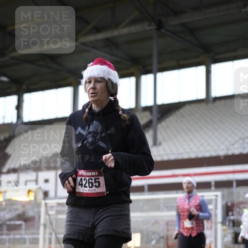 07.12.2025 - St. Pauli X-Mass-Run No. 15 Patografie http://msf.ph/oto/9384969 07.12.2025 10:28:49 Ziel 1095, 1308, 1330, 1566, 2046, 2051, 2397, 3669, 4073, 4265, 4291, 4414, 4446, 4449, 4450, 4543, 4544 meine-sportfotos.de