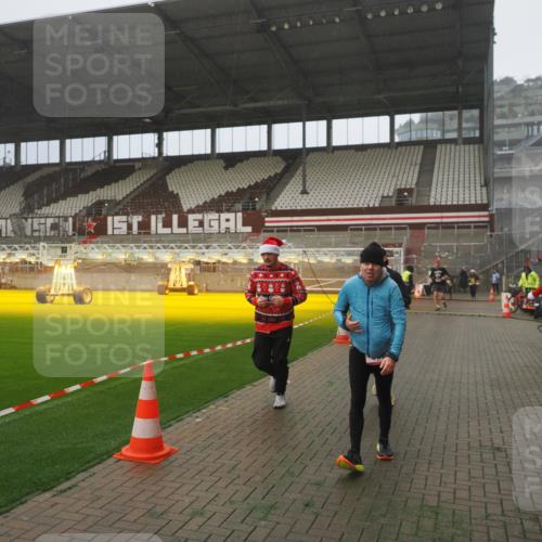 07.12.2025 - St. Pauli X-Mass-Run No. 15 Fabian Wolf http://msf.ph/oto/9384982 07.12.2025 10:12:56 Ziel 9, 18, 80, 938, 1397, 2687, 3040, 3428, 3514, 3551, 3557, 3799, 3834, 3836, 4487 meine-sportfotos.de