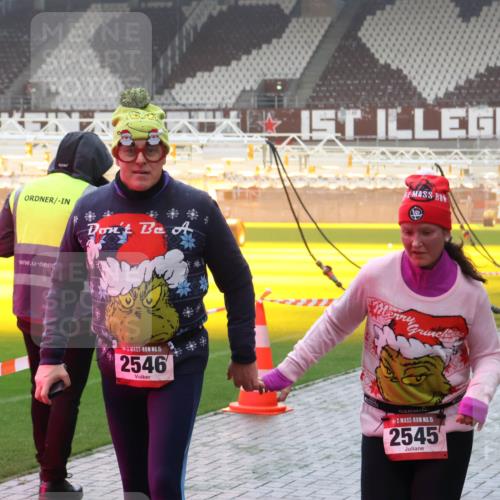 07.12.2025 - St. Pauli X-Mass-Run No. 15 Luisa Fischer http://msf.ph/oto/9385005 07.12.2025 10:16:41 Ziel 15, 2546, 15, 2545, 394, 1328, 2545, 2546, 2743, 4362, 4363, 4510 meine-sportfotos.de