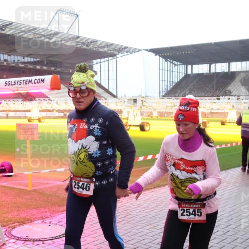 07.12.2025 - St. Pauli X-Mass-Run No. 15 Luisa Fischer http://msf.ph/oto/9385033 07.12.2025 10:16:43 Ziel 15, 2546, 15, 2545, 394, 1328, 2185, 2266, 2545, 2546, 2743, 4362, 4363, 4510 meine-sportfotos.de