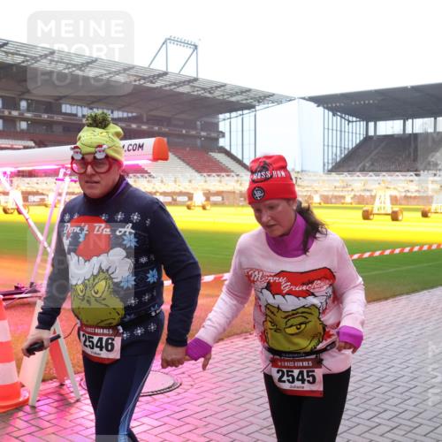 07.12.2025 - St. Pauli X-Mass-Run No. 15 Luisa Fischer http://msf.ph/oto/9385038 07.12.2025 10:16:43 Ziel 15, 2546, 15, 2545, 394, 1328, 2185, 2266, 2545, 2546, 2743, 4362, 4363, 4510 meine-sportfotos.de