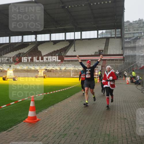 07.12.2025 - St. Pauli X-Mass-Run No. 15 Fabian Wolf http://msf.ph/oto/9385049 07.12.2025 10:13:02 Ziel 80, 938, 1397, 1733, 2687, 2711, 2712, 4487 meine-sportfotos.de