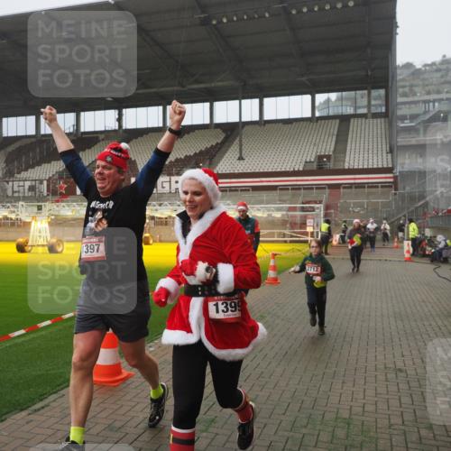 07.12.2025 - St. Pauli X-Mass-Run No. 15 Fabian Wolf http://msf.ph/oto/9385079 07.12.2025 10:13:04 Ziel 80, 938, 1397, 1733, 2687, 2711, 2712, 3588, 3589, 4487 meine-sportfotos.de