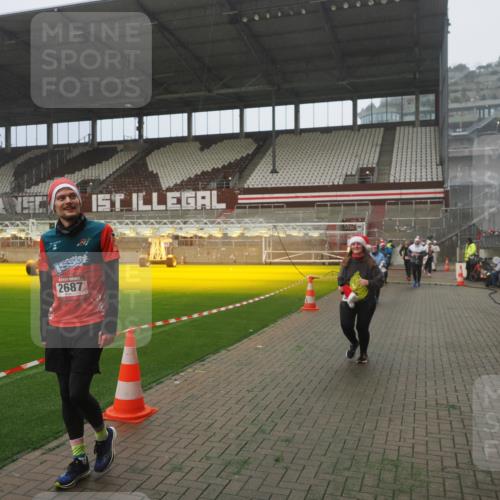 07.12.2025 - St. Pauli X-Mass-Run No. 15 Fabian Wolf http://msf.ph/oto/9385107 07.12.2025 10:13:07 Ziel 80, 1126, 1397, 1733, 2687, 2711, 2712, 3588, 3589, 4487, 4664 meine-sportfotos.de