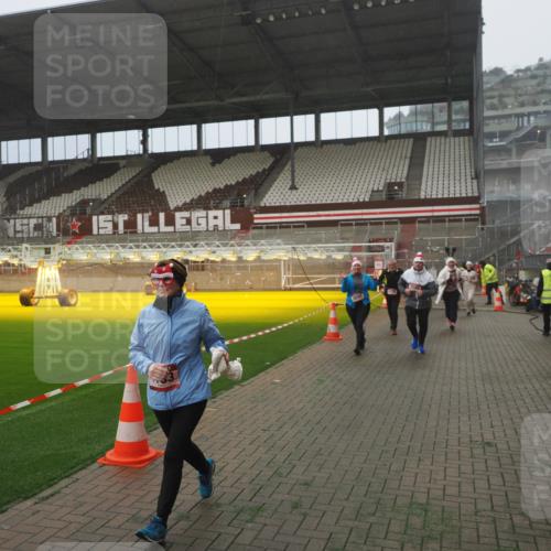 07.12.2025 - St. Pauli X-Mass-Run No. 15 Fabian Wolf http://msf.ph/oto/9385153 07.12.2025 10:13:12 Ziel 1044, 1126, 1397, 1733, 2711, 2712, 3588, 3589, 4081, 4082, 4083, 4664 meine-sportfotos.de