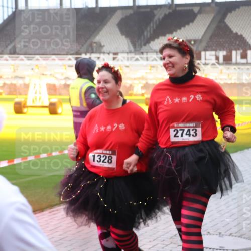 07.12.2025 - St. Pauli X-Mass-Run No. 15 Luisa Fischer http://msf.ph/oto/9385159 07.12.2025 10:16:53 Ziel 7, 1328, 7, 15, 2743, 4362, 4363, 394, 1328, 2185, 2266, 2743, 4362, 4363, 4510 meine-sportfotos.de