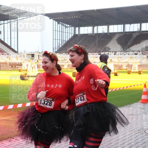 07.12.2025 - St. Pauli X-Mass-Run No. 15 Luisa Fischer http://msf.ph/oto/9385171 07.12.2025 10:16:54 Ziel 15, 1328, 2743, 4362, 436, 5519, 30, 394, 1328, 2185, 2266, 2743, 3633, 4362, 4363, 4510 meine-sportfotos.de