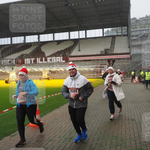 07.12.2025 - St. Pauli X-Mass-Run No. 15 Fabian Wolf http://msf.ph/oto/9385188 07.12.2025 10:13:15 Ziel 1044, 1126, 1397, 1733, 2711, 2712, 3588, 3589, 4081, 4082, 4083, 4664 meine-sportfotos.de