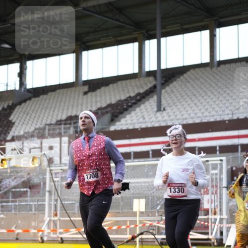 07.12.2025 - St. Pauli X-Mass-Run No. 15 Patografie http://msf.ph/oto/9385259 07.12.2025 10:28:50 Ziel 1095, 1308, 1330, 1566, 2046, 2051, 2397, 3669, 4073, 4265, 4291, 4414, 4446, 4449, 4450, 4543, 4544 meine-sportfotos.de