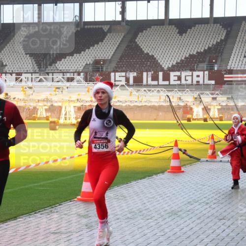 07.12.2025 - St. Pauli X-Mass-Run No. 15 Luisa Fischer http://msf.ph/oto/9385282 07.12.2025 10:17:07 Ziel 4359, 4356, 1997, 394, 1328, 1620, 1989, 1997, 2185, 2266, 2694, 2743, 3633, 4356, 4359, 4362, 4363, 4510, 4769 meine-sportfotos.de