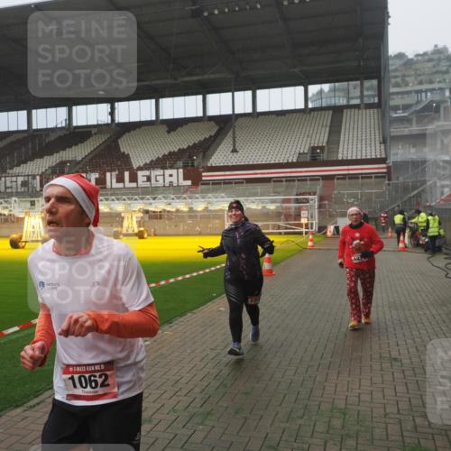 07.12.2025 - St. Pauli X-Mass-Run No. 15 Fabian Wolf http://msf.ph/oto/9385285 07.12.2025 10:13:23 Ziel 1044, 1062, 1126, 1220, 3588, 3589, 4081, 4082, 4083, 4664 meine-sportfotos.de