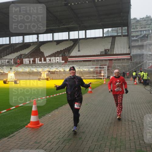 07.12.2025 - St. Pauli X-Mass-Run No. 15 Fabian Wolf http://msf.ph/oto/9385294 07.12.2025 10:13:23 Ziel 1044, 1062, 1126, 1220, 3588, 3589, 4081, 4082, 4083, 4664 meine-sportfotos.de