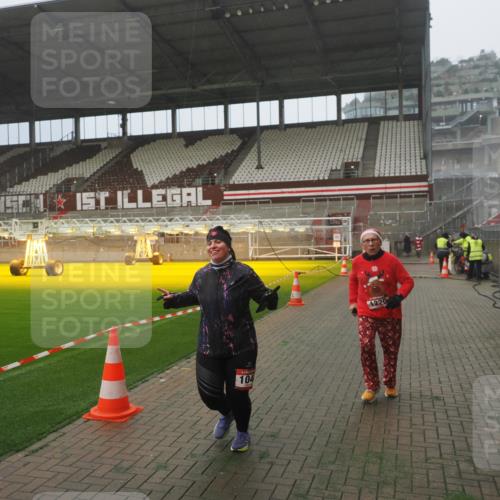07.12.2025 - St. Pauli X-Mass-Run No. 15 Fabian Wolf http://msf.ph/oto/9385299 07.12.2025 10:13:23 Ziel 1044, 1062, 1126, 1220, 3588, 3589, 4081, 4082, 4083, 4664 meine-sportfotos.de