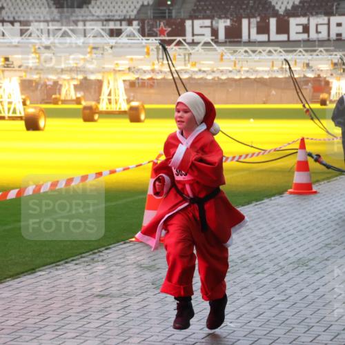 07.12.2025 - St. Pauli X-Mass-Run No. 15 Luisa Fischer http://msf.ph/oto/9385300 07.12.2025 10:17:10 Ziel 303, 1989, 1328, 1620, 1762, 1989, 1997, 2185, 2266, 2694, 2743, 3633, 4356, 4359, 4362, 4363, 4510, 4769 meine-sportfotos.de