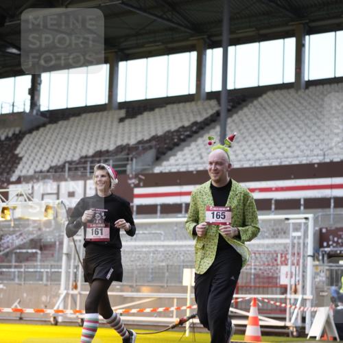 07.12.2025 - St. Pauli X-Mass-Run No. 15 Patografie http://msf.ph/oto/9385306 07.12.2025 10:29:01 Ziel 161, 165, 1308, 1330, 2874, 3299, 3669, 3938, 3942, 4073, 4265, 4291 meine-sportfotos.de
