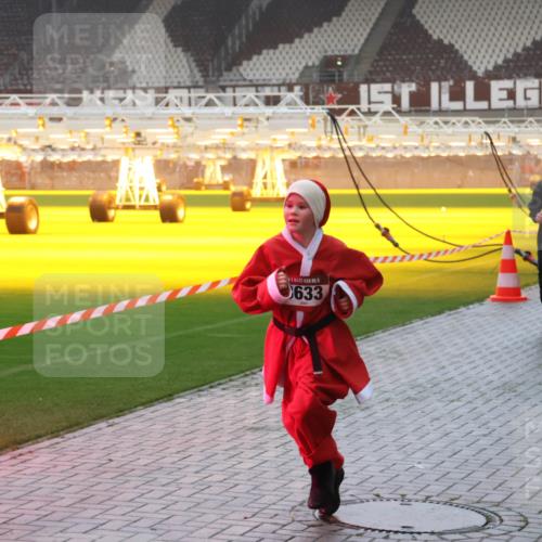 07.12.2025 - St. Pauli X-Mass-Run No. 15 Luisa Fischer http://msf.ph/oto/9385309 07.12.2025 10:17:10 Ziel 15, 633, 1989, 1328, 1620, 1762, 1989, 1997, 2185, 2266, 2694, 2743, 3633, 4356, 4359, 4362, 4363, 4510, 4769 meine-sportfotos.de