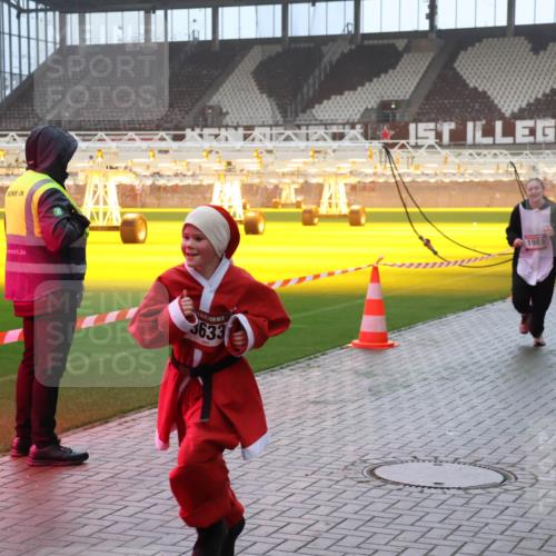 07.12.2025 - St. Pauli X-Mass-Run No. 15 Luisa Fischer http://msf.ph/oto/9385315 07.12.2025 10:17:11 Ziel 3633, 1989, 1997, 1328, 1620, 1762, 1989, 1997, 2185, 2266, 2694, 2743, 3633, 4356, 4359, 4362, 4363, 4510, 4769 meine-sportfotos.de