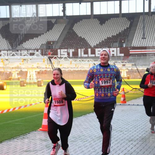 07.12.2025 - St. Pauli X-Mass-Run No. 15 Luisa Fischer http://msf.ph/oto/9385322 07.12.2025 10:17:12 Ziel 1989, 1, 5, 1997, 888, 1328, 1620, 1762, 1989, 1997, 2185, 2266, 2694, 2743, 3633, 3987, 4356, 4359, 4362, 4363, 4510, 4769 meine-sportfotos.de