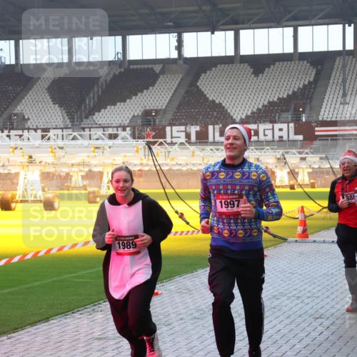 07.12.2025 - St. Pauli X-Mass-Run No. 15 Luisa Fischer http://msf.ph/oto/9385323 07.12.2025 10:17:13 Ziel 5, 1989, 5, 1997, 38, 1328, 1620, 1762, 1989, 1997, 2185, 2266, 2694, 2743, 3229, 3633, 3987, 4356, 4359, 4362, 4363, 4510, 4769 meine-sportfotos.de