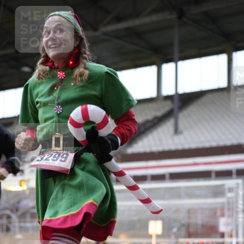 07.12.2025 - St. Pauli X-Mass-Run No. 15 Patografie http://msf.ph/oto/9385348 07.12.2025 10:29:06 Ziel 161, 165, 2874, 3299, 3669, 3938, 3942, 4073 meine-sportfotos.de