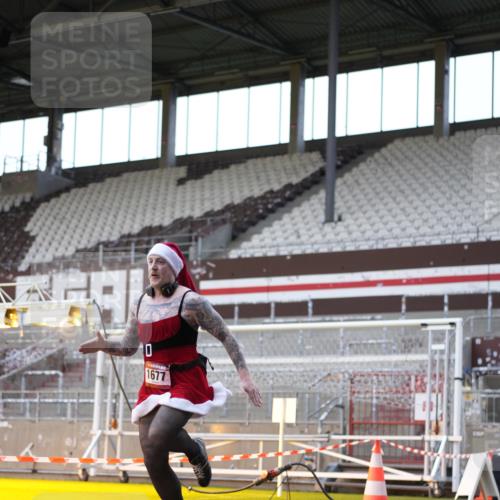 07.12.2025 - St. Pauli X-Mass-Run No. 15 Patografie http://msf.ph/oto/9385358 07.12.2025 10:29:12 Ziel 161, 165, 1548, 1550, 1677, 1842, 2874, 3115, 3299, 3470, 3938, 3942 meine-sportfotos.de