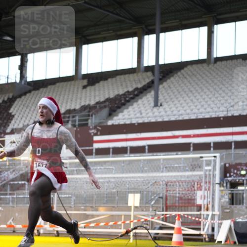 07.12.2025 - St. Pauli X-Mass-Run No. 15 Patografie http://msf.ph/oto/9385363 07.12.2025 10:29:12 Ziel 161, 165, 1548, 1550, 1677, 1842, 2874, 3115, 3299, 3470, 3938, 3942 meine-sportfotos.de