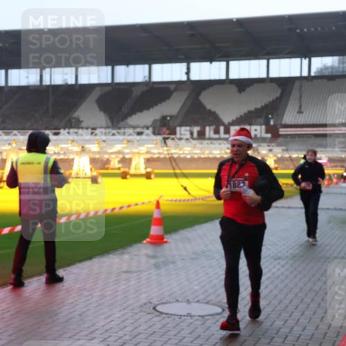 07.12.2025 - St. Pauli X-Mass-Run No. 15 Luisa Fischer http://msf.ph/oto/9385373 07.12.2025 10:17:15 Ziel 1883, 1620, 1762, 1989, 1997, 2185, 2266, 2694, 3229, 3633, 3987, 4356, 4359, 4362, 4363, 4510, 4769 meine-sportfotos.de