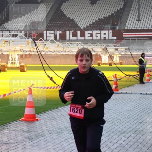 07.12.2025 - St. Pauli X-Mass-Run No. 15 Luisa Fischer http://msf.ph/oto/9385415 07.12.2025 10:17:17 Ziel 1620, 1762, 1620, 1762, 1989, 1997, 2185, 2266, 2694, 3229, 3633, 3987, 4356, 4359, 4362, 4363, 4510, 4769 meine-sportfotos.de