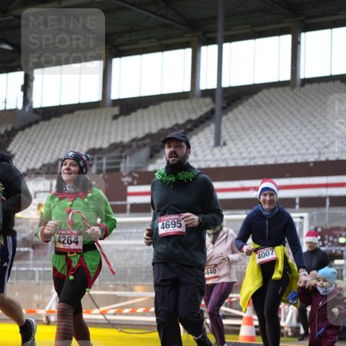 07.12.2025 - St. Pauli X-Mass-Run No. 15 Patografie http://msf.ph/oto/9385416 07.12.2025 10:29:23 Ziel 450, 458, 1039, 1373, 1548, 1550, 1677, 1842, 2001, 3080, 3115, 3470, 4007, 4009, 4264, 4266, 4293, 4296, 4440, 4531, 4695 meine-sportfotos.de