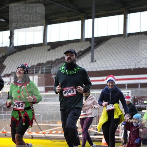 07.12.2025 - St. Pauli X-Mass-Run No. 15 Patografie http://msf.ph/oto/9385421 07.12.2025 10:29:23 Ziel 450, 458, 1039, 1373, 1548, 1550, 1677, 1842, 2001, 3080, 3115, 3470, 4007, 4009, 4264, 4266, 4293, 4296, 4440, 4531, 4695 meine-sportfotos.de