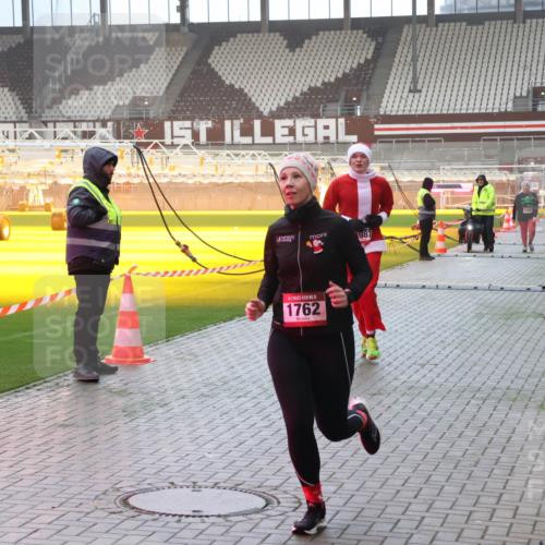 07.12.2025 - St. Pauli X-Mass-Run No. 15 Luisa Fischer http://msf.ph/oto/9385422 07.12.2025 10:17:25 Ziel 401, 987, 15, 1762, 257, 268, 1620, 1762, 1989, 1997, 2185, 2266, 2694, 3229, 3522, 3633, 3874, 3987, 4356, 4359, 4362, 4363, 4510, 4764, 4769 meine-sportfotos.de