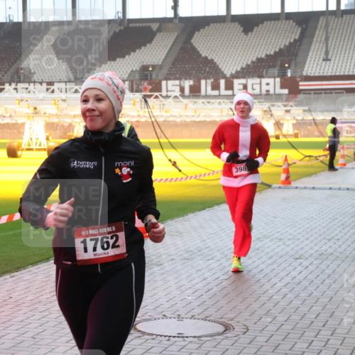 07.12.2025 - St. Pauli X-Mass-Run No. 15 Luisa Fischer http://msf.ph/oto/9385427 07.12.2025 10:17:26 Ziel 5, 1762, 398, 257, 268, 1620, 1762, 1989, 1997, 2185, 2266, 2694, 3229, 3522, 3633, 3874, 3987, 4114, 4356, 4359, 4362, 4363, 4510, 4764, 4769 meine-sportfotos.de