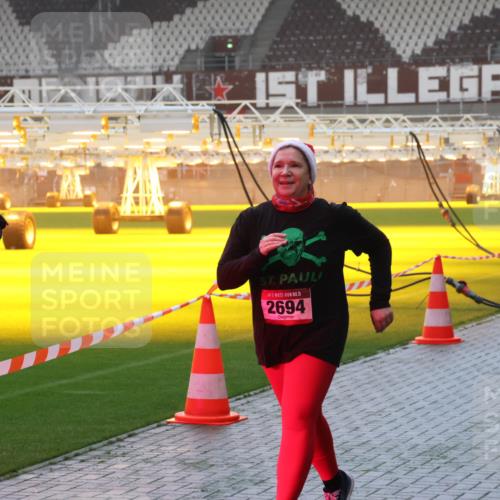 07.12.2025 - St. Pauli X-Mass-Run No. 15 Luisa Fischer http://msf.ph/oto/9385439 07.12.2025 10:17:41 Ziel 15, 2694, 257, 268, 1620, 1762, 1989, 1997, 2688, 2694, 2725, 2952, 3229, 3522, 3633, 3874, 3987, 4114, 4339, 4356, 4359, 4764, 4769 meine-sportfotos.de