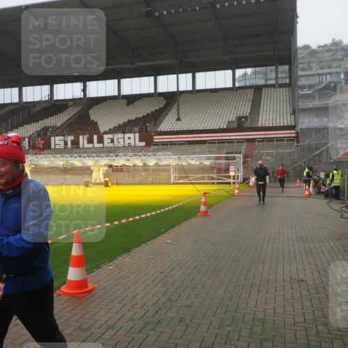 07.12.2025 - St. Pauli X-Mass-Run No. 15 Fabian Wolf http://msf.ph/oto/9385469 07.12.2025 10:13:49 Ziel 88, 1699, 2905, 2951, 4371 meine-sportfotos.de