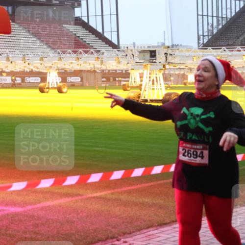07.12.2025 - St. Pauli X-Mass-Run No. 15 Luisa Fischer http://msf.ph/oto/9385479 07.12.2025 10:17:43 Ziel 2694, 257, 268, 1161, 1162, 1620, 1762, 1989, 1997, 2688, 2694, 2725, 2952, 3229, 3522, 3874, 3987, 4114, 4127, 4339, 4356, 4359, 4764, 4769 meine-sportfotos.de