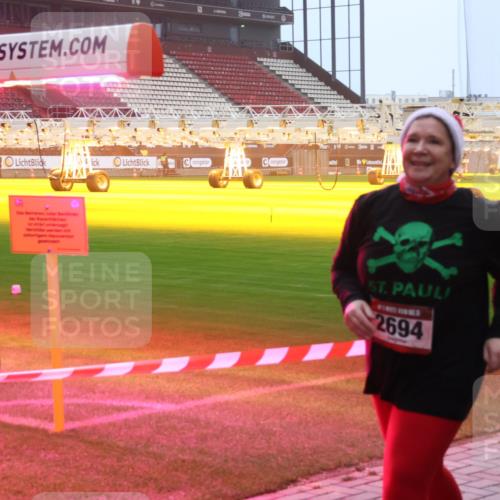 07.12.2025 - St. Pauli X-Mass-Run No. 15 Luisa Fischer http://msf.ph/oto/9385481 07.12.2025 10:17:43 Ziel 2694, 257, 268, 1161, 1162, 1620, 1762, 1989, 1997, 2688, 2694, 2725, 2952, 3229, 3522, 3874, 3987, 4114, 4127, 4339, 4356, 4359, 4764, 4769 meine-sportfotos.de
