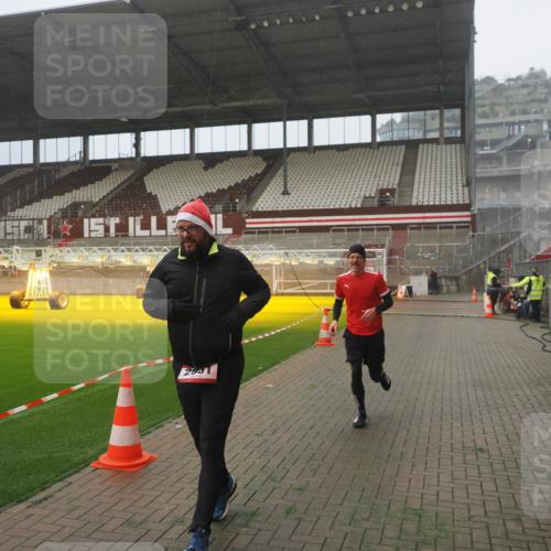 07.12.2025 - St. Pauli X-Mass-Run No. 15 Fabian Wolf http://msf.ph/oto/9385501 07.12.2025 10:13:55 Ziel 1699, 2951, 4371 meine-sportfotos.de
