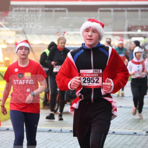 07.12.2025 - St. Pauli X-Mass-Run No. 15 Luisa Fischer http://msf.ph/oto/9385520 07.12.2025 10:17:53 Ziel 2952, 15, 2952, 1161, 257, 268, 1161, 1162, 1762, 1963, 2663, 2688, 2694, 2725, 2952, 3229, 3522, 3804, 3874, 3987, 4114, 4127, 4339, 4764 meine-sportfotos.de