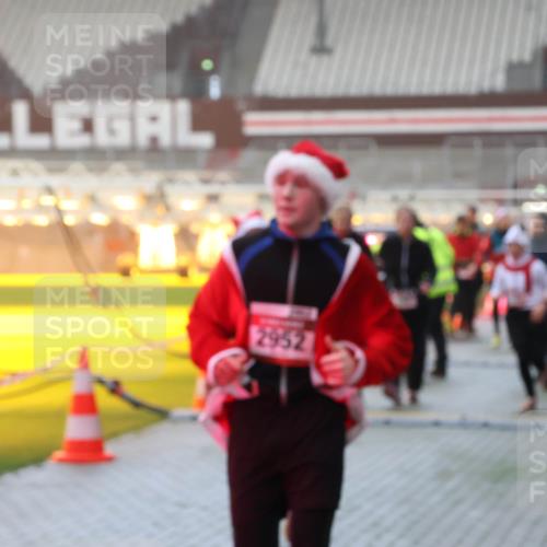 07.12.2025 - St. Pauli X-Mass-Run No. 15 Luisa Fischer http://msf.ph/oto/9385536 07.12.2025 10:17:54 Ziel 2952, 257, 268, 1161, 1162, 1762, 1963, 2663, 2688, 2725, 2952, 3229, 3522, 3804, 3874, 3987, 4114, 4127, 4339, 4764 meine-sportfotos.de