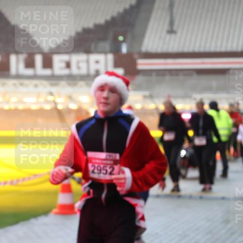 07.12.2025 - St. Pauli X-Mass-Run No. 15 Luisa Fischer http://msf.ph/oto/9385540 07.12.2025 10:17:54 Ziel 2952, 257, 268, 1161, 1162, 1762, 1963, 2663, 2688, 2725, 2952, 3229, 3522, 3804, 3874, 3987, 4114, 4127, 4339, 4764 meine-sportfotos.de