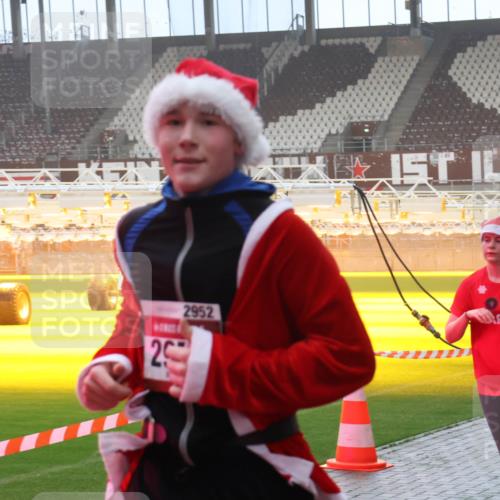 07.12.2025 - St. Pauli X-Mass-Run No. 15 Luisa Fischer http://msf.ph/oto/9385555 07.12.2025 10:17:55 Ziel 25, 2952, 257, 268, 1161, 1162, 1762, 1963, 2663, 2688, 2725, 2952, 3229, 3522, 3804, 3874, 3987, 4114, 4127, 4339, 4764 meine-sportfotos.de