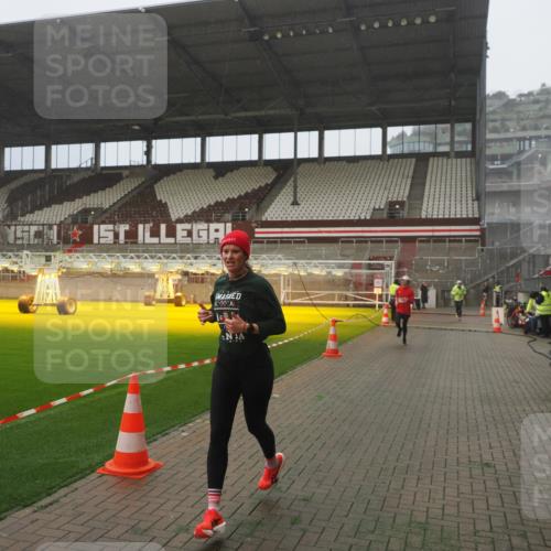 07.12.2025 - St. Pauli X-Mass-Run No. 15 Fabian Wolf http://msf.ph/oto/9385573 07.12.2025 10:14:08 Ziel 3243, 4371, 4502, 4526 meine-sportfotos.de
