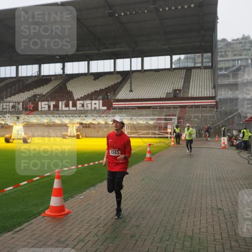 07.12.2025 - St. Pauli X-Mass-Run No. 15 Fabian Wolf http://msf.ph/oto/9385585 07.12.2025 10:14:11 Ziel 174, 3243, 4502, 4526 meine-sportfotos.de