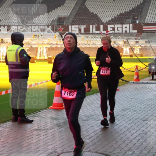 07.12.2025 - St. Pauli X-Mass-Run No. 15 Luisa Fischer http://msf.ph/oto/9385613 07.12.2025 10:18:02 Ziel 1162, 257, 2688, 19, 257, 268, 1161, 1162, 1963, 2663, 2688, 2725, 2952, 3522, 3804, 3874, 4114, 4127, 4227, 4339, 4764 meine-sportfotos.de