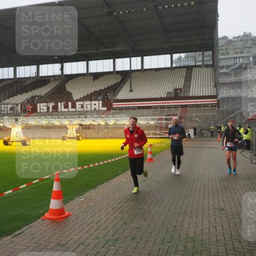07.12.2025 - St. Pauli X-Mass-Run No. 15 Fabian Wolf http://msf.ph/oto/9385618 07.12.2025 10:14:19 Ziel 174, 352, 3243, 4489, 4502, 4526, 4545 meine-sportfotos.de