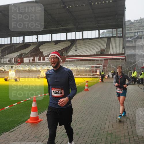 07.12.2025 - St. Pauli X-Mass-Run No. 15 Fabian Wolf http://msf.ph/oto/9385674 07.12.2025 10:14:21 Ziel 174, 352, 3243, 4489, 4502, 4526, 4545 meine-sportfotos.de